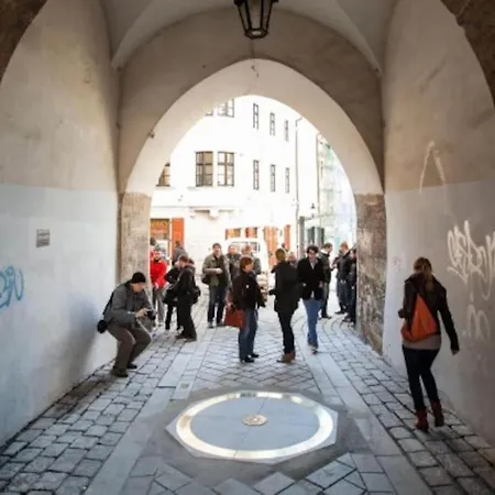 Mira 8 *